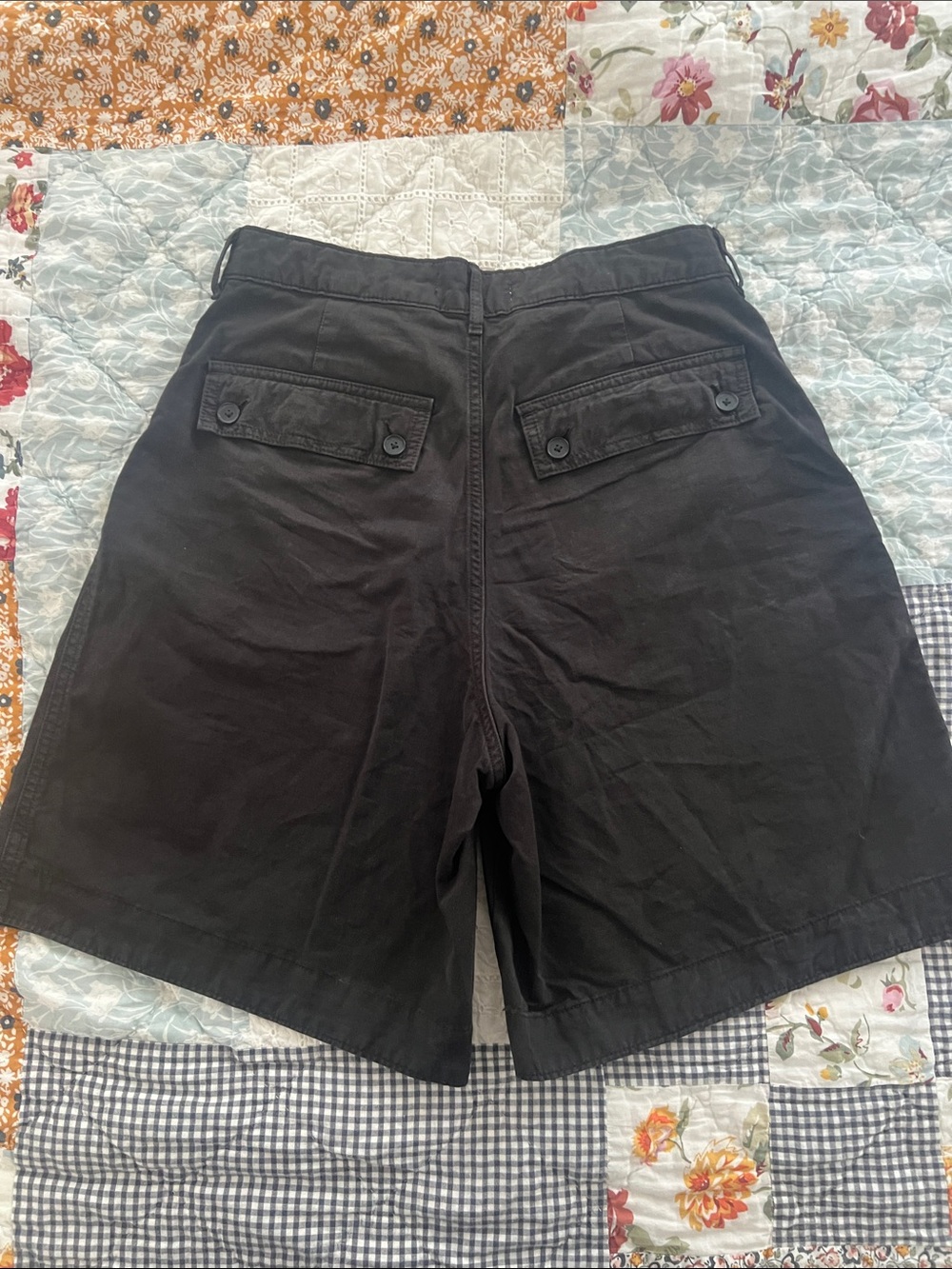 Black Pleated women’s Shorts by Everlane - Picture 3 of 3
